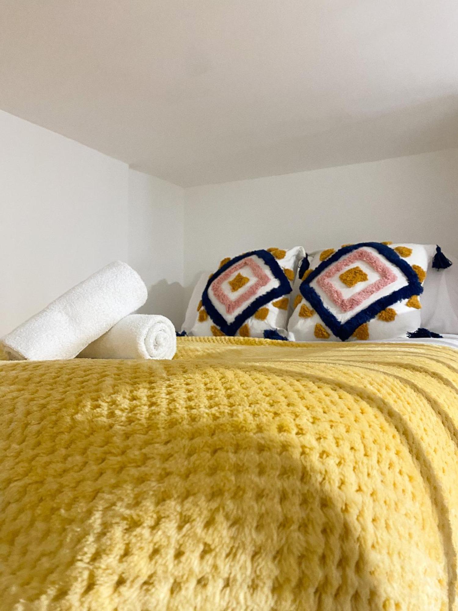 Modern Studios Queenspark London Ngoại thất bức ảnh