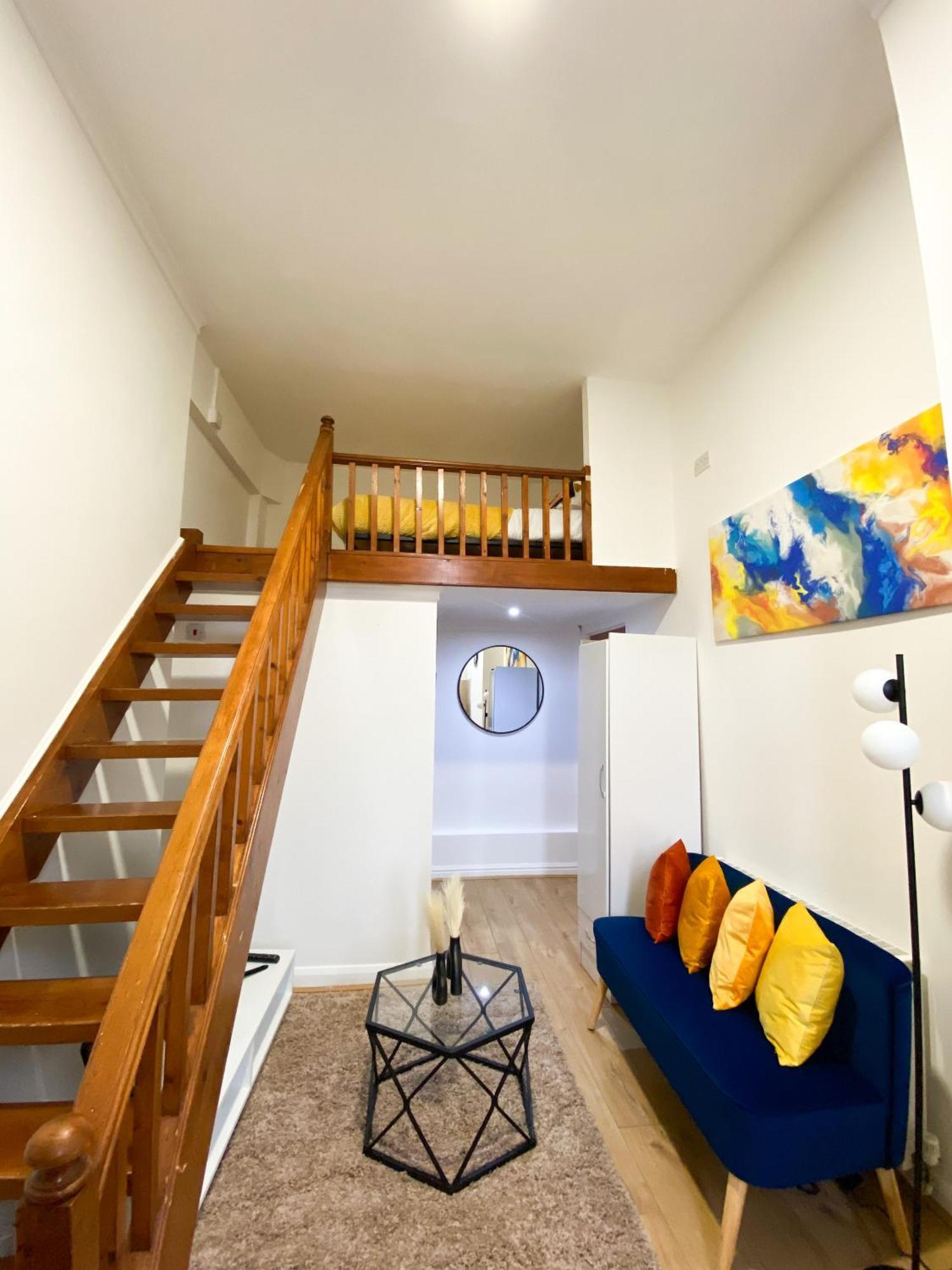 Modern Studios Queenspark London Ngoại thất bức ảnh