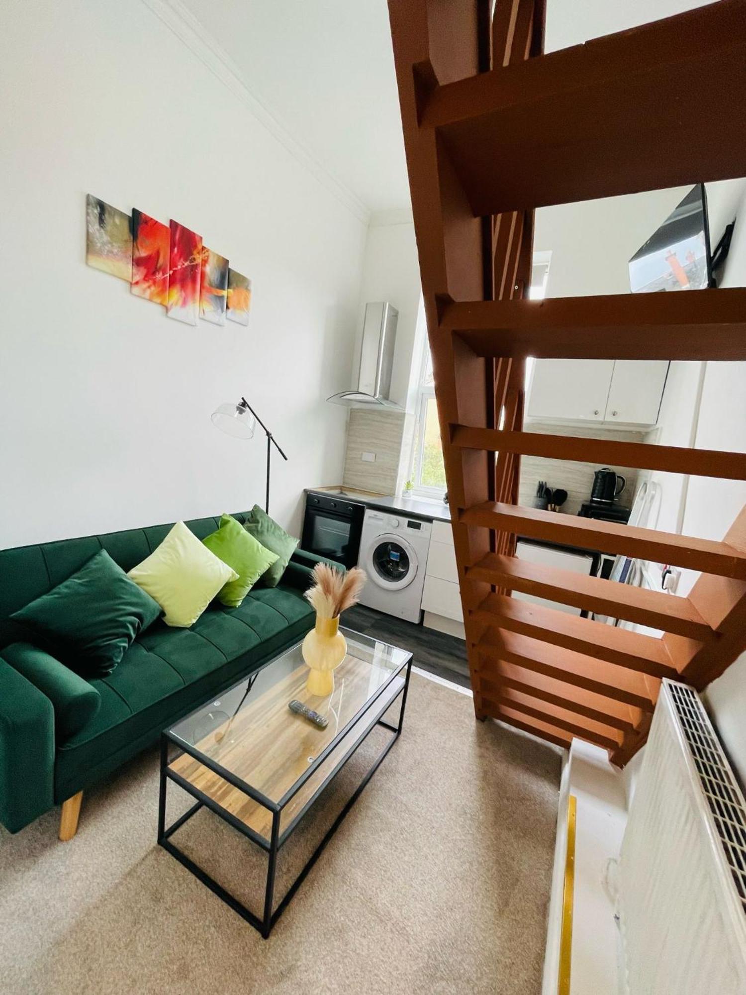 Modern Studios Queenspark London Phòng bức ảnh