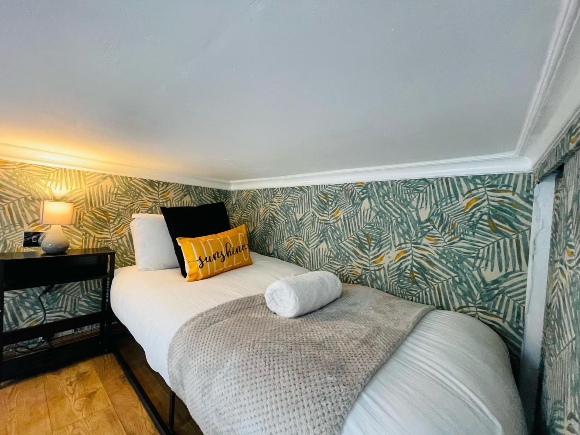 Modern Studios Queenspark London Phòng bức ảnh