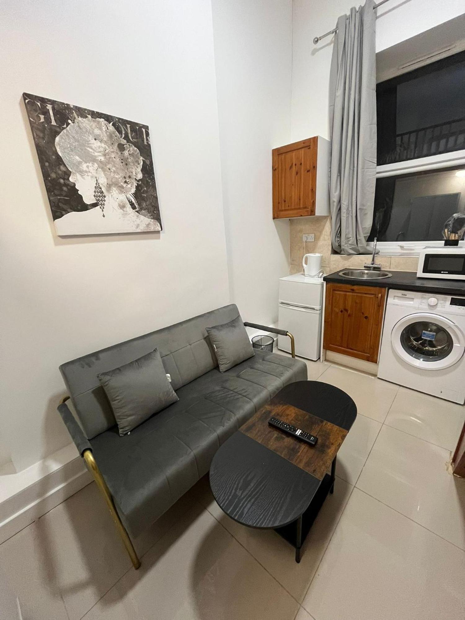 Modern Studios Queenspark London Phòng bức ảnh