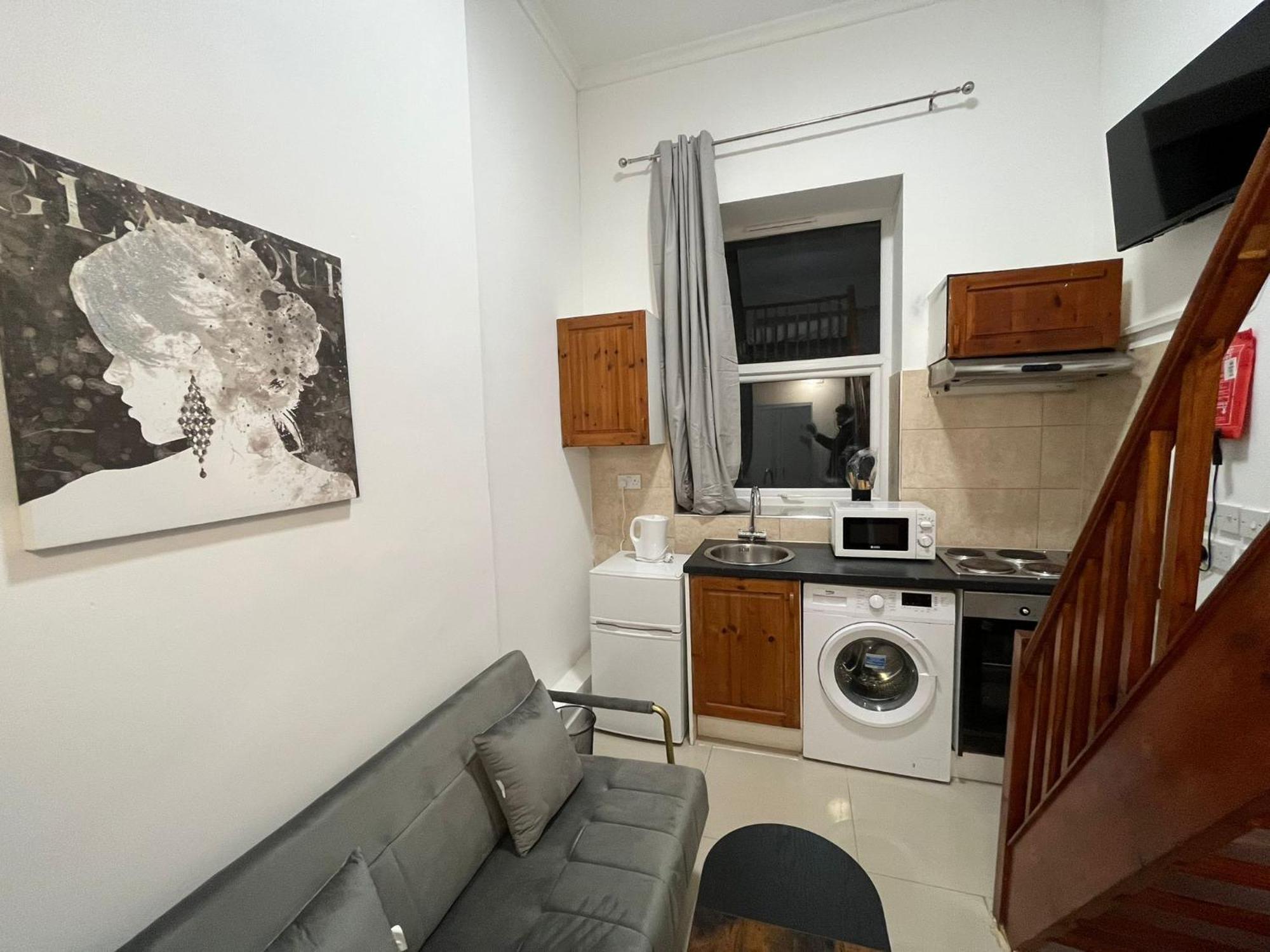 Modern Studios Queenspark London Phòng bức ảnh