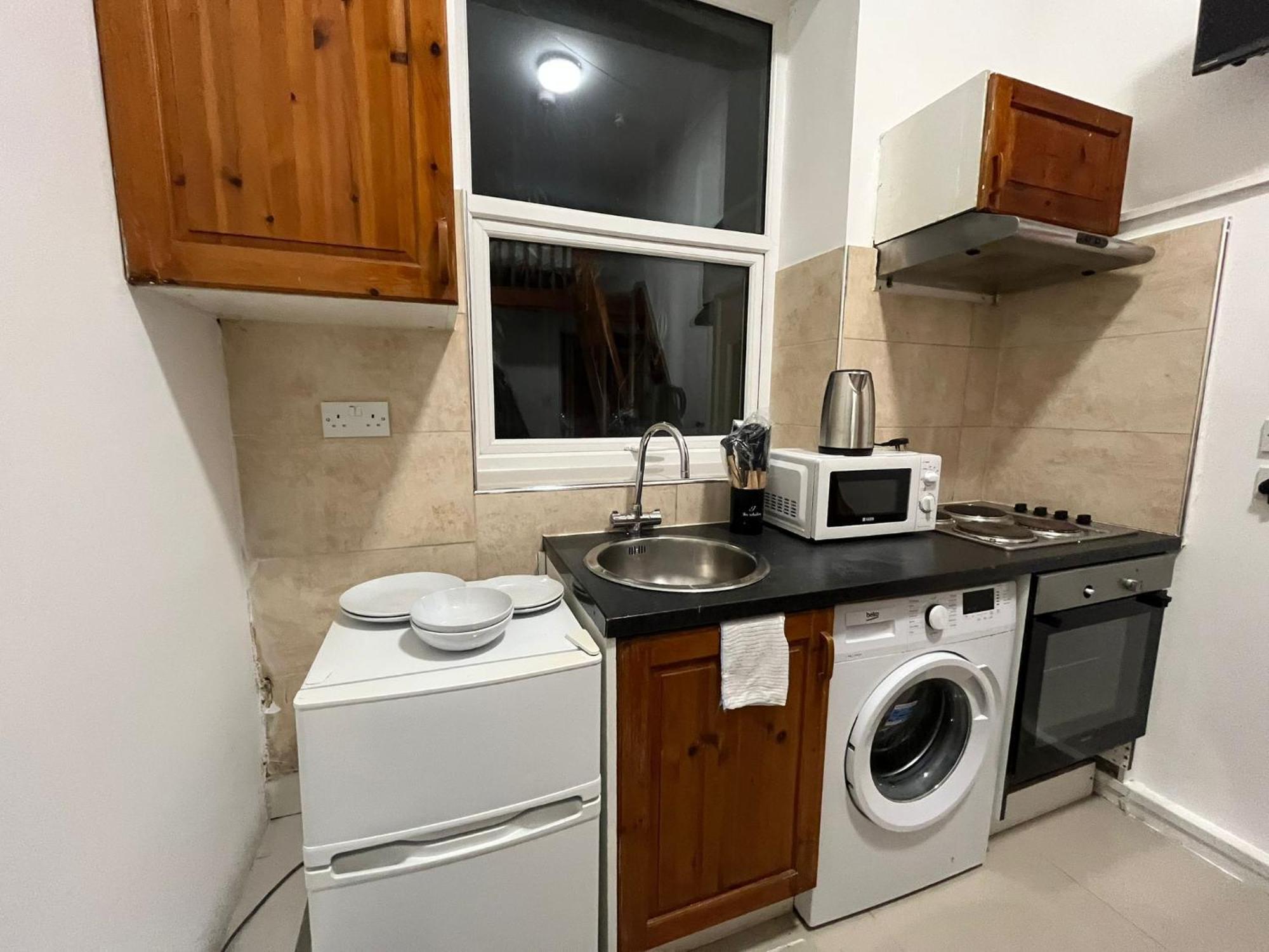 Modern Studios Queenspark London Phòng bức ảnh
