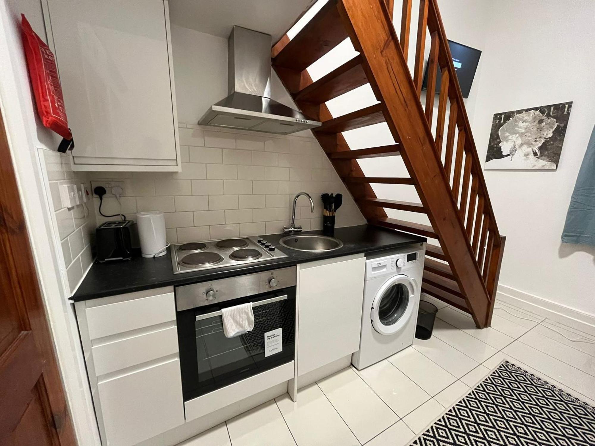 Modern Studios Queenspark London Phòng bức ảnh