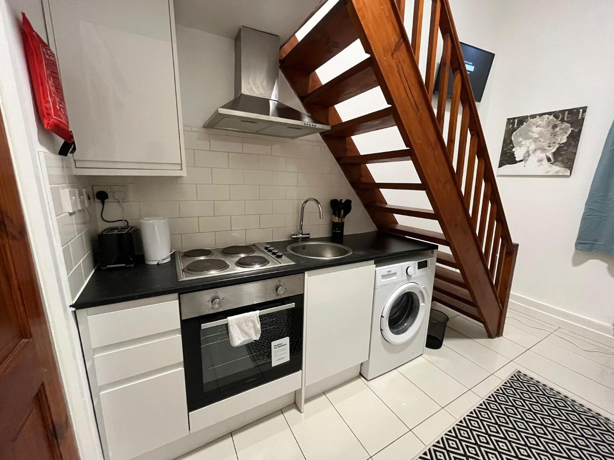 Modern Studios Queenspark London Phòng bức ảnh
