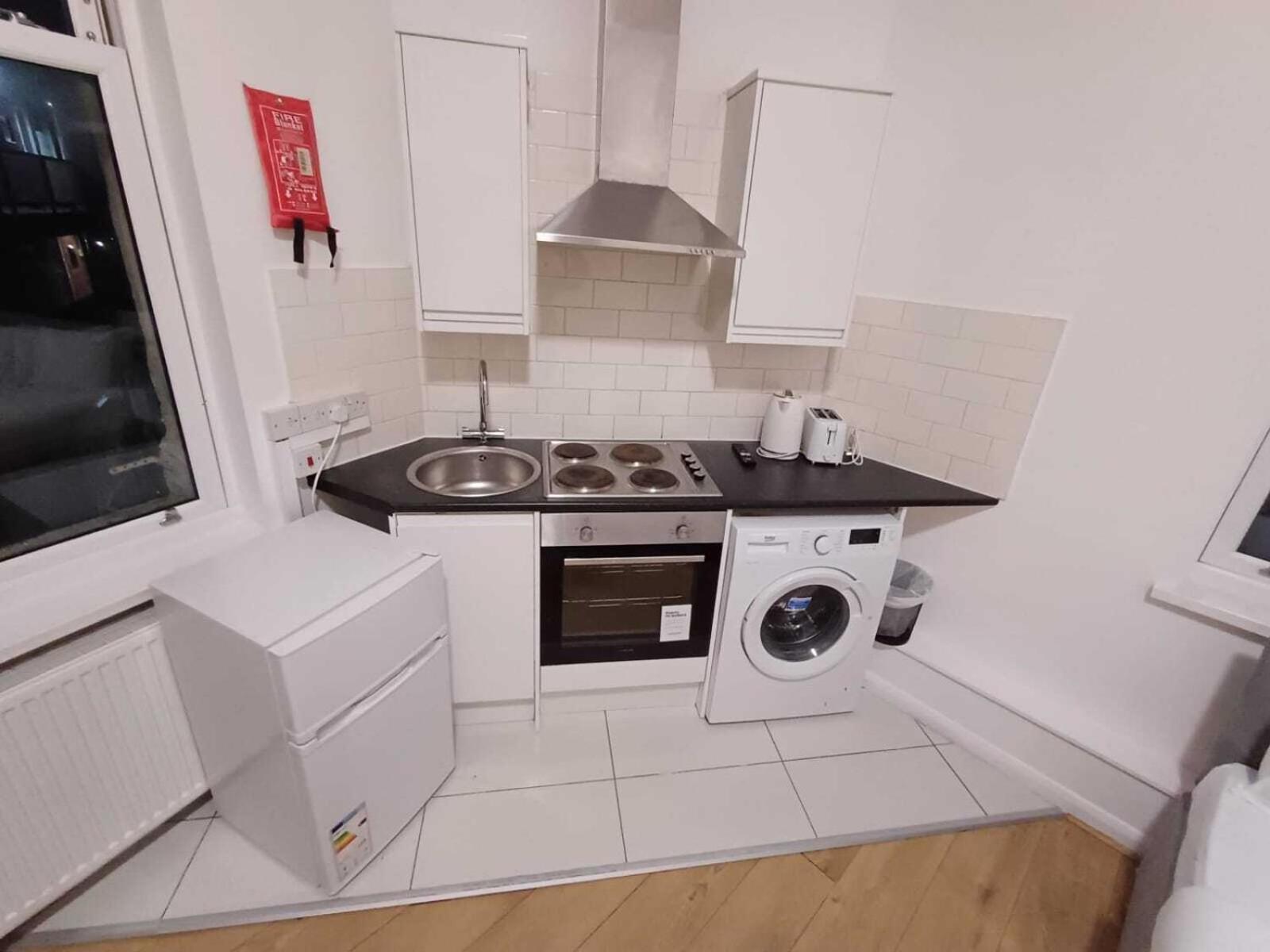 Modern Studios Queenspark London Phòng bức ảnh