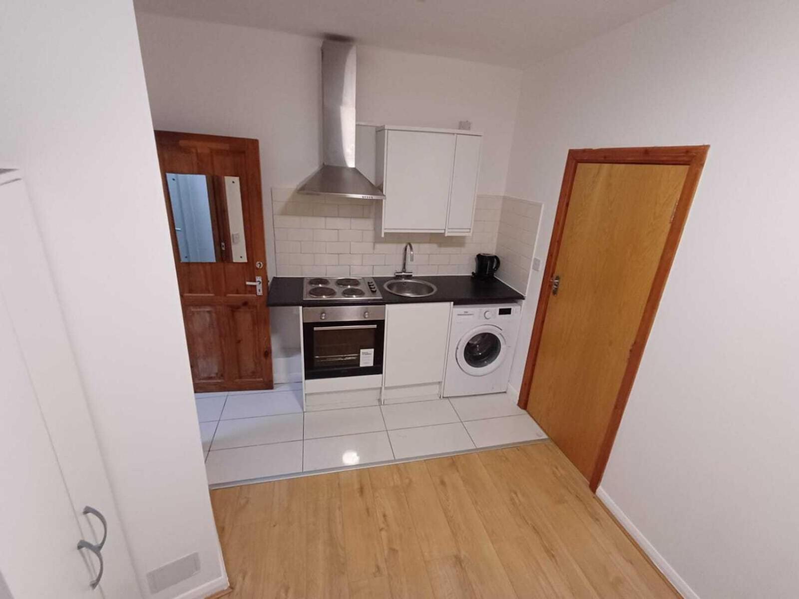 Modern Studios Queenspark London Phòng bức ảnh