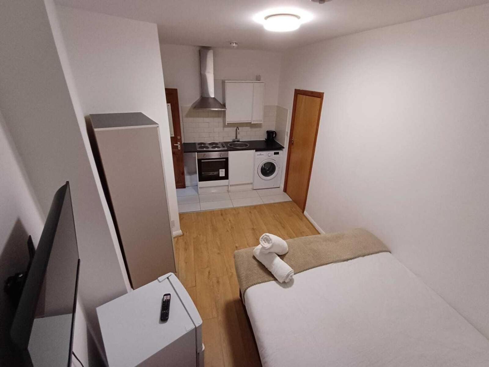 Modern Studios Queenspark London Phòng bức ảnh
