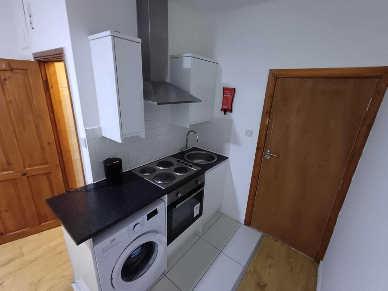 Modern Studios Queenspark London Phòng bức ảnh