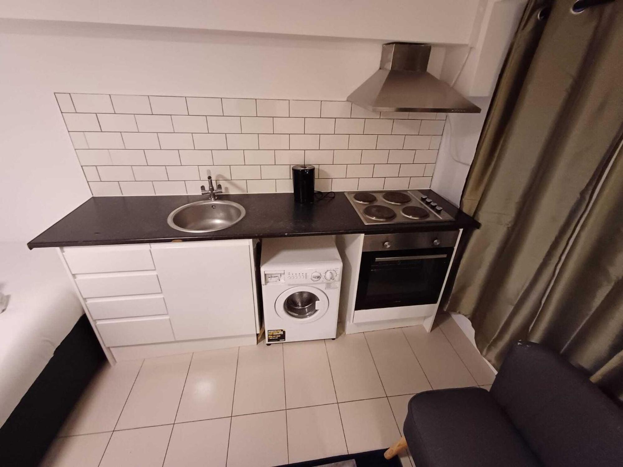 Modern Studios Queenspark London Phòng bức ảnh