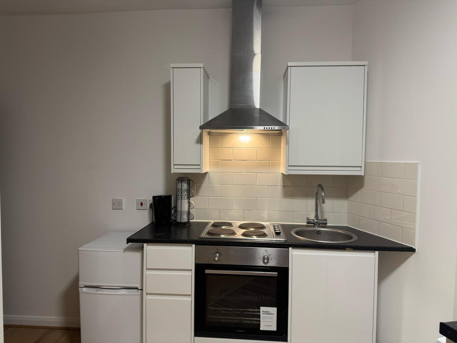 Modern Studios Queenspark London Phòng bức ảnh