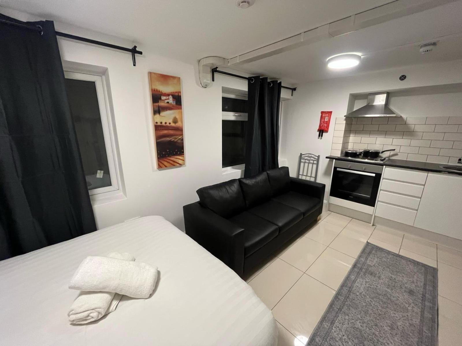 Modern Studios Queenspark London Phòng bức ảnh