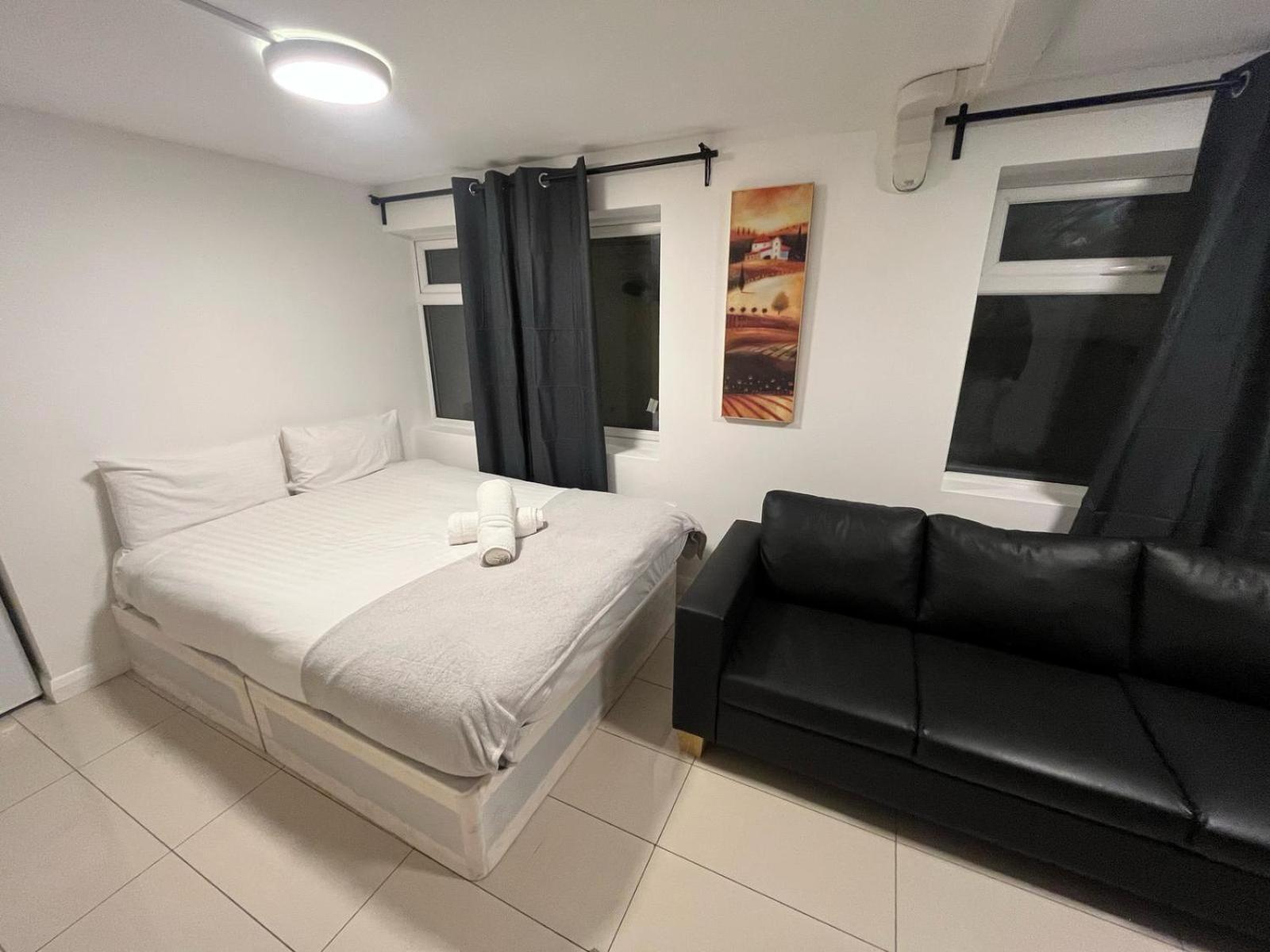 Modern Studios Queenspark London Phòng bức ảnh