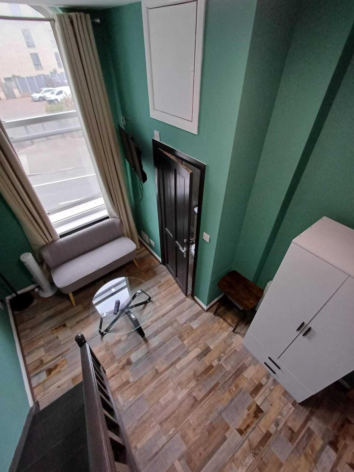 Modern Studios Queenspark London Phòng bức ảnh