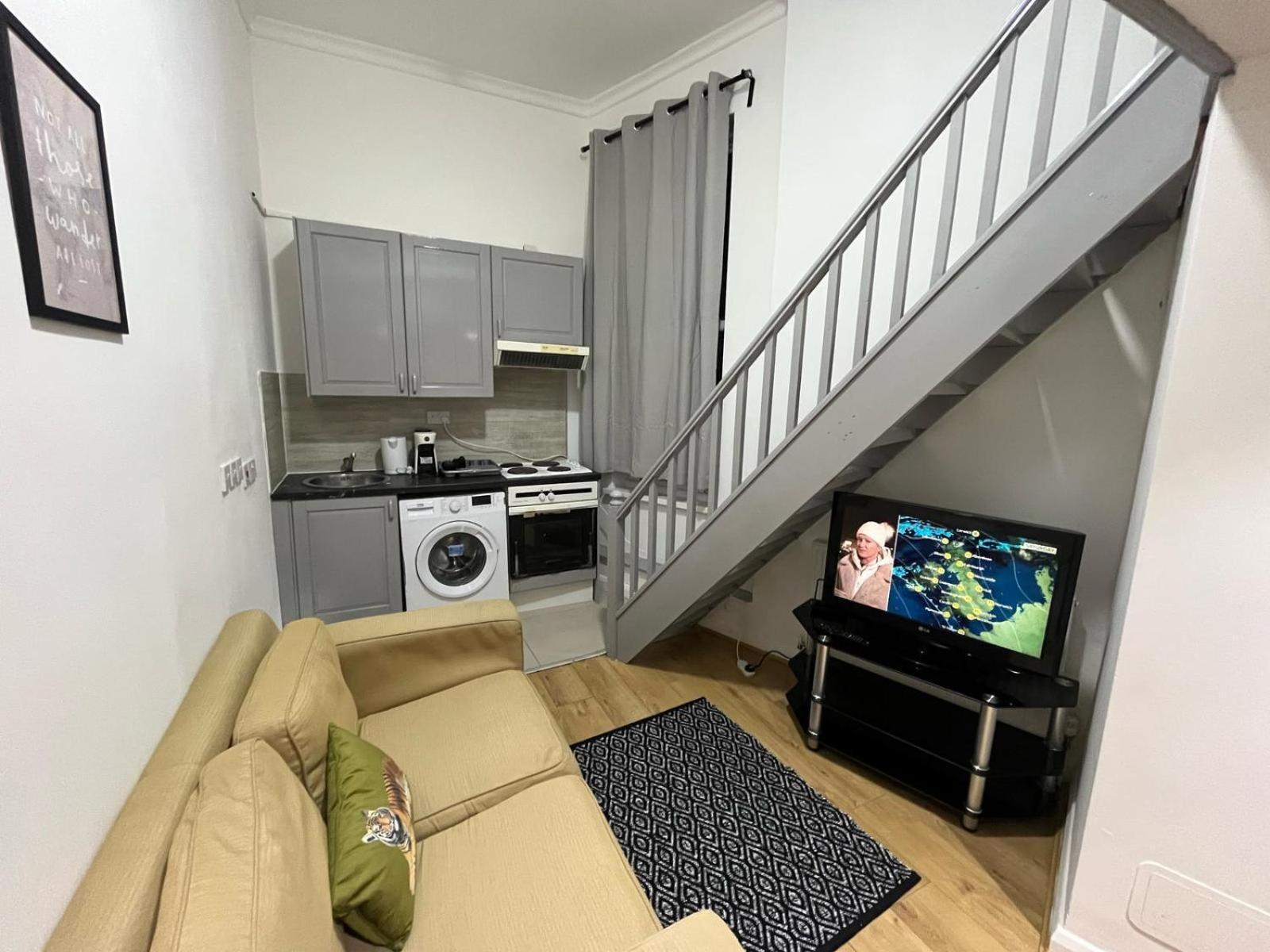 Modern Studios Queenspark London Phòng bức ảnh