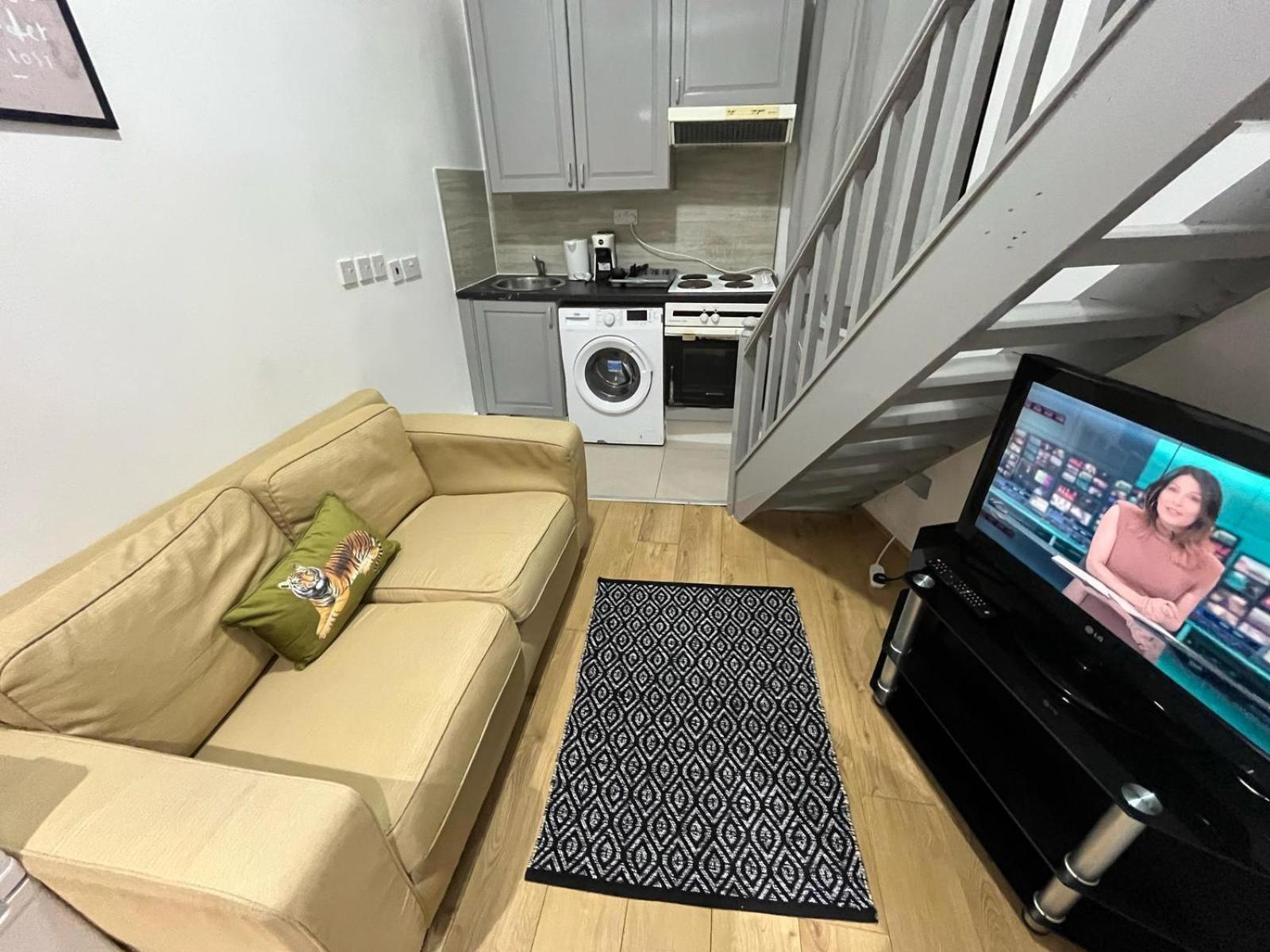 Modern Studios Queenspark London Phòng bức ảnh